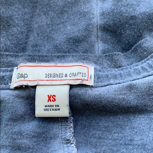 GAP v-neck shirt - Picture 3 of 3